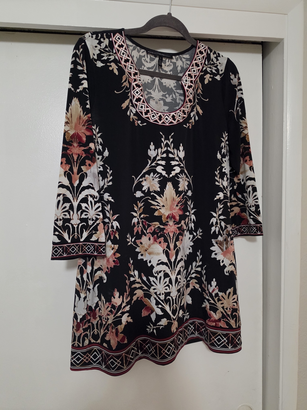 White House Black Market Black Floral Scoop-Neck Tunic Dress